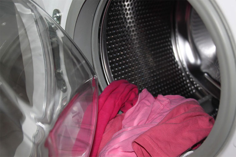 Καθαρίστε το Πλυντήριο Ρούχων με Φυσικά Προϊόντα