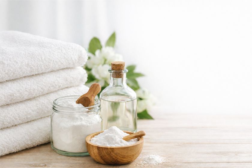 Πώς να Διατηρήσετε τις Λευκές Πετσέτες Λευκές και Αφράτες