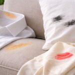 Λεκέδες από Μακιγιάζ και Καλλυντικά σε διάφορα υφάσματα. Λεκές από μακιγιάζ σε λευκό πουκάμισο, λεκές από κραγιόν σε ύφασμα, λεκές από μάσκαρα σε μαξιλαροθήκη